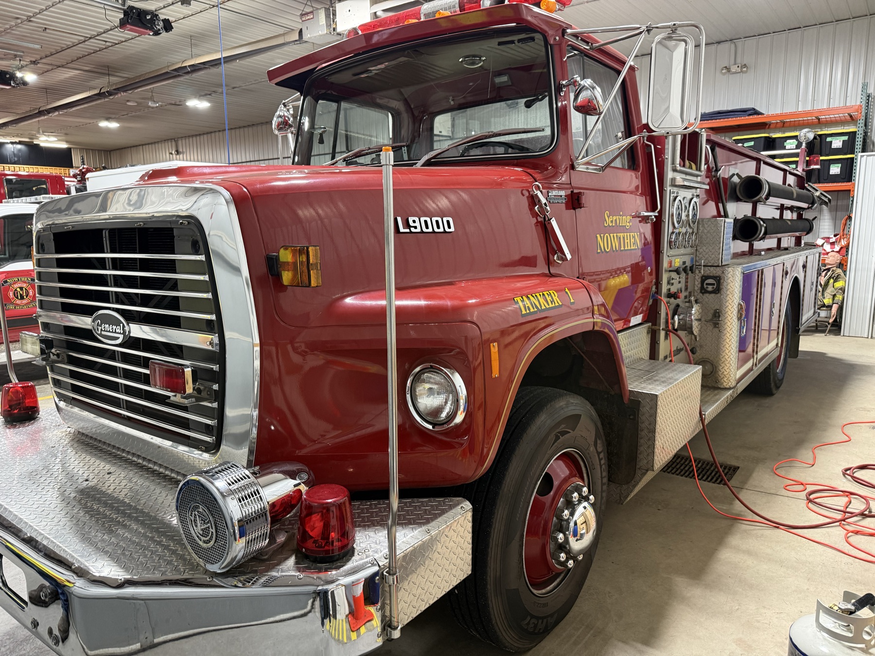 Tanker 2 (1988 Ford L9000)