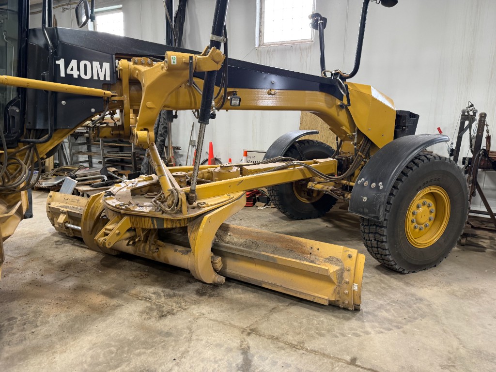 Cat 140M grader photo