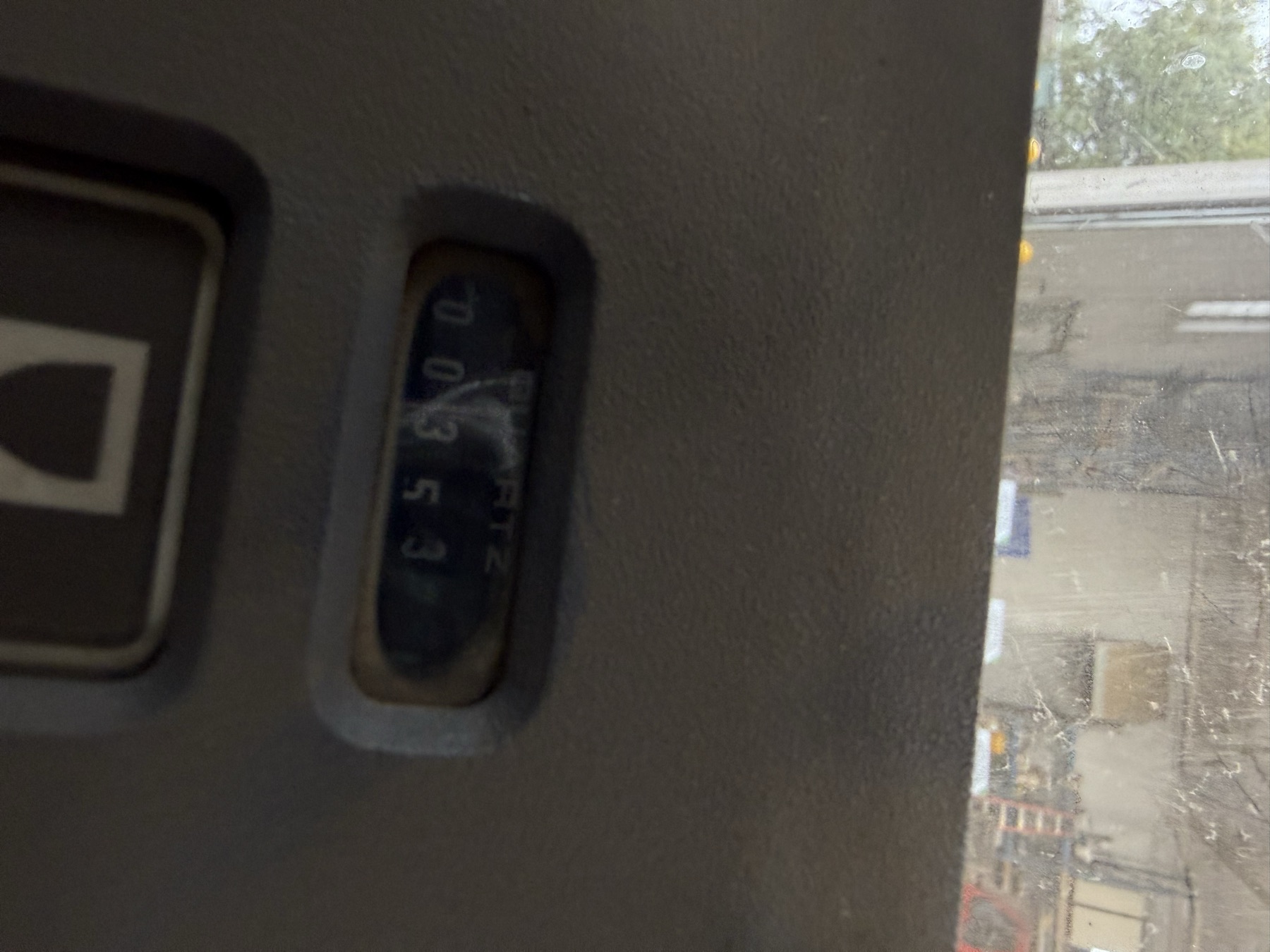 Hour meter: 353 hours (read on site; the photo came out blurred).